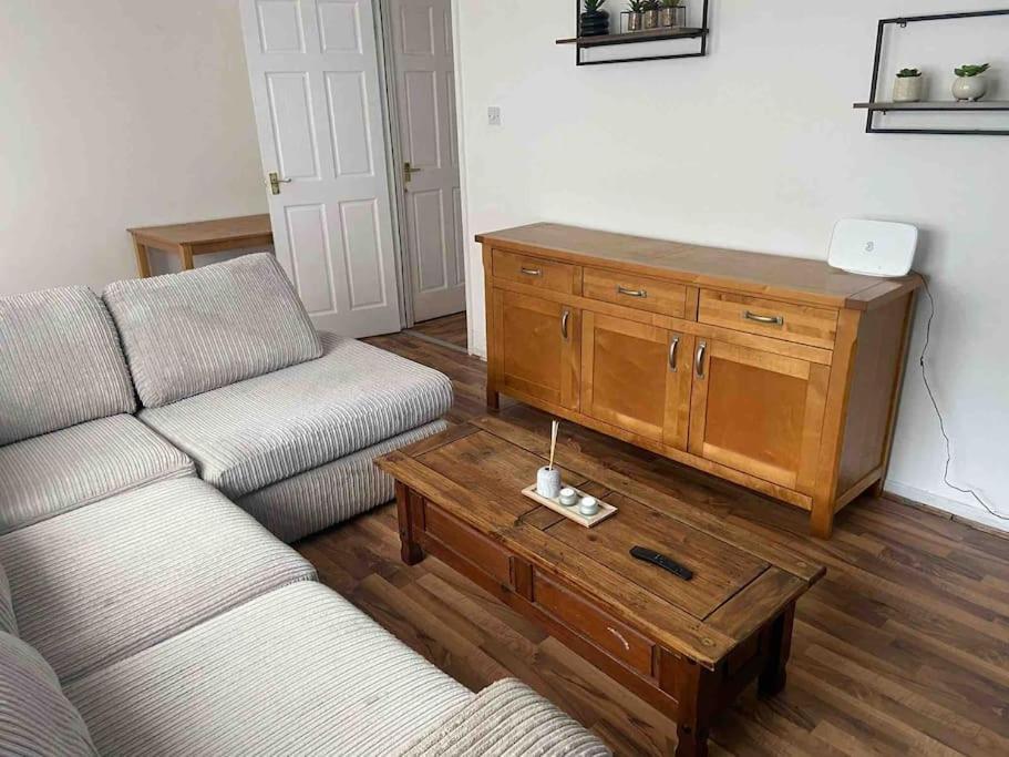 Manchester - Eccles - Business - Contractors - Families - Discounts Available Exterior foto