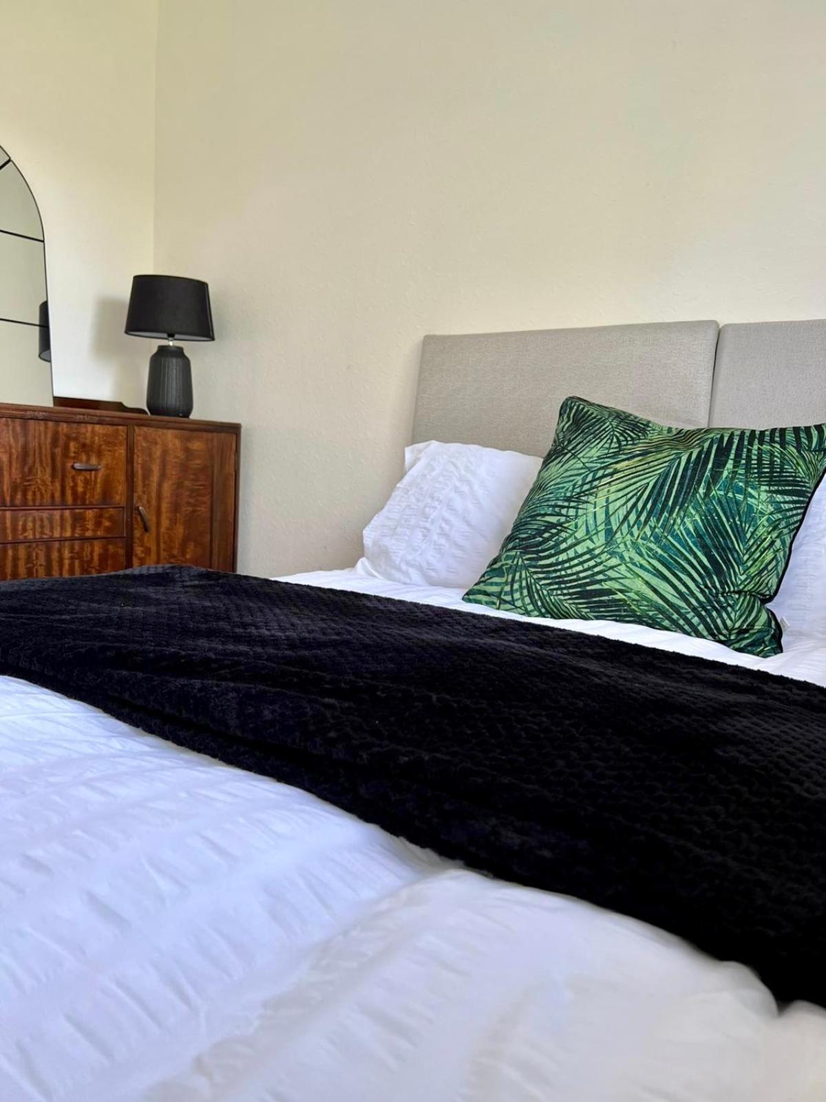 Manchester - Eccles - Business - Contractors - Families - Discounts Available Exterior foto