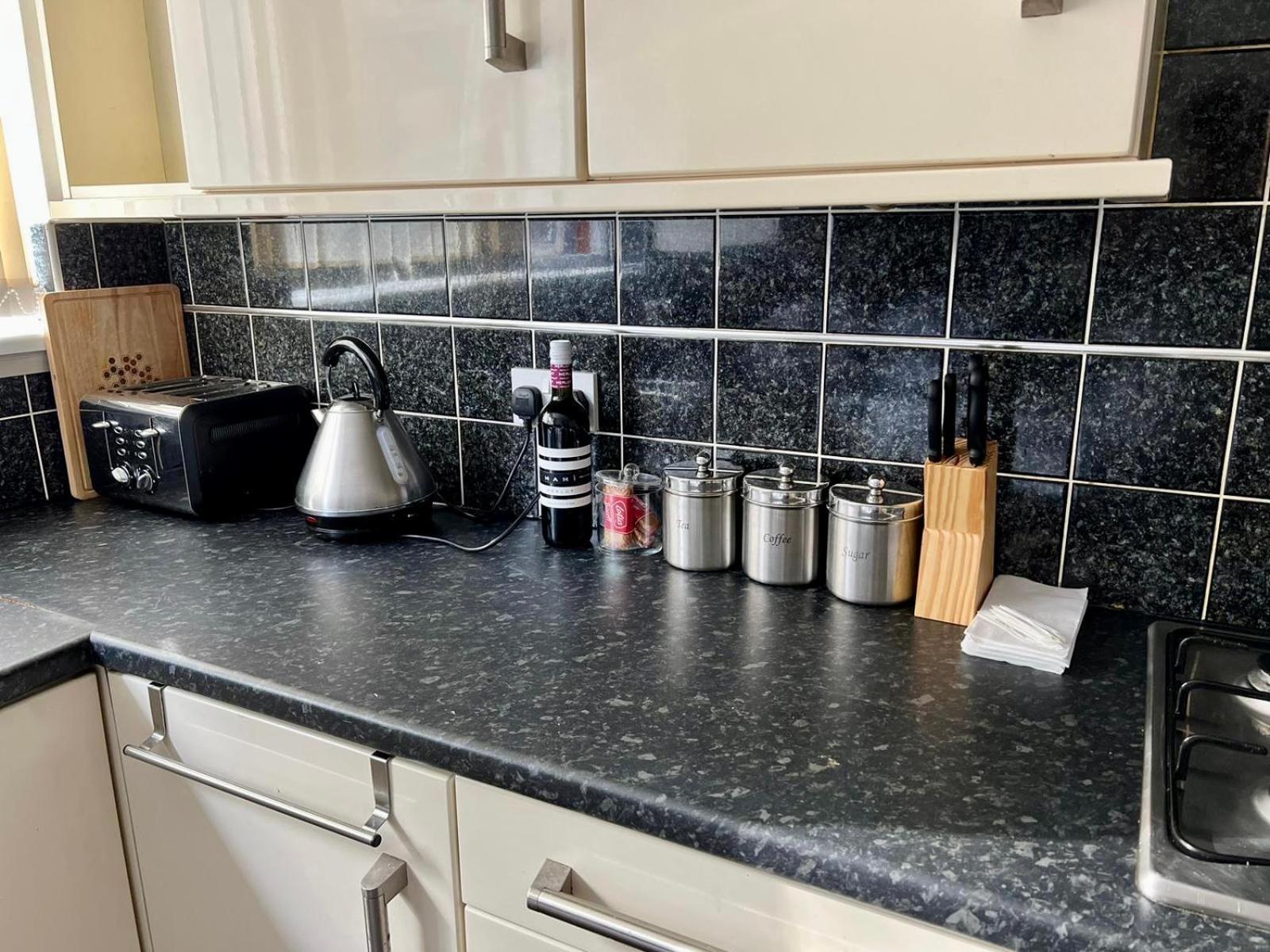 Manchester - Eccles - Business - Contractors - Families - Discounts Available Exterior foto